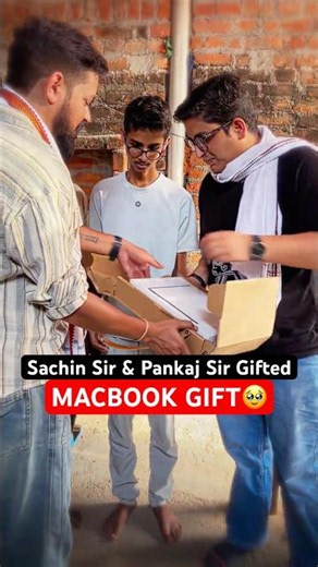 Macbook Gift by Sachin Sir & Pankaj Sir🫡🔥 #jee #shorts #pw #physicswallah