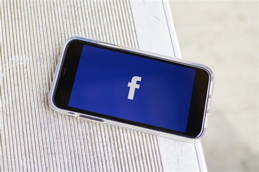 Facebook rolls out web and smartphone design with Groups front-and-center