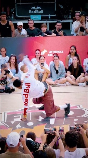 Bboy Lee, that was just filthy 😮‍💨 Olympian from the Ruggeds crew at the Find Your Flow Festival