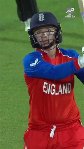 Danni Wyatt-Hodge in full control as England cruise in the chase against New Zealand 💪 #T20WorldCup