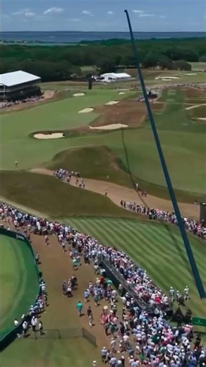 Rory tries to drive the green on No. 1 🚀