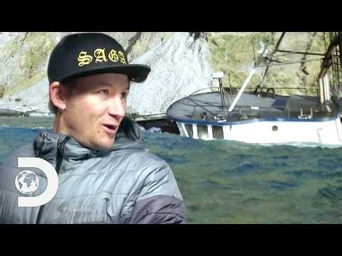 SAVING STRANDED FISHERMAN: A Heroic Bering Sea Rescue! | Deadliest Catch