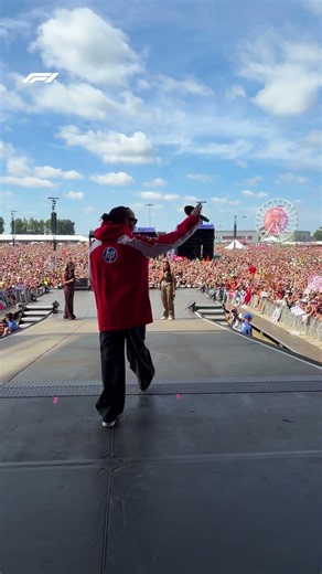 Lewis Takes To The Stage! 🇬🇧