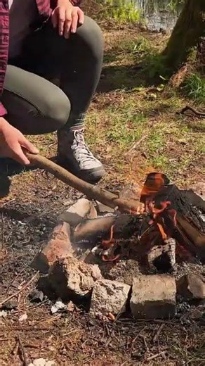 Eco-Friendly DIY Torch Made From Simple Materials 🔥♻️