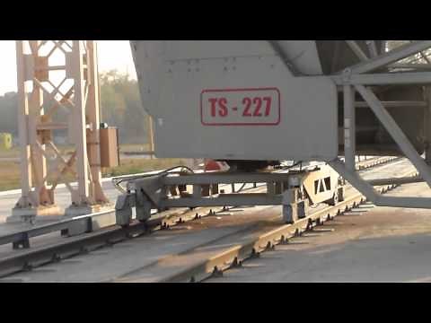 TS Rail Mounted Shiploader loading grain to Barges