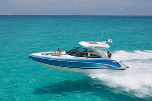 Formula 330 Crossover Bowrider w/ Open Bow & Cabin