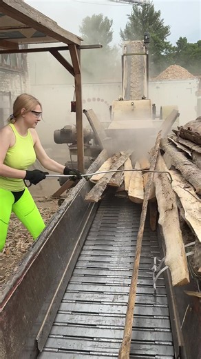 Satisfying Industrial Wood Chipper Action | Heavy Machinery