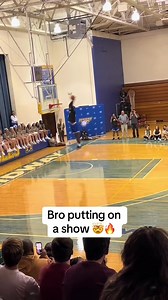 Incredible Alley-Oop Dunk in School Contest