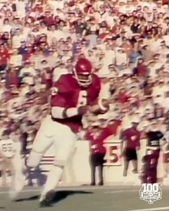 𝐒𝐭𝐚𝐝𝐢𝐮𝐦 𝐒𝐜𝐫𝐚𝐩𝐛𝐨𝐨𝐤 1️⃣9️⃣ » Nov. 6, 1976 | Quarterback Thomas Lott rushed for 195 yards in a 49-20 win over Kansas State, setting a new program record for rushing yards by a QB. #GFOMS100 | Oklahoma Football