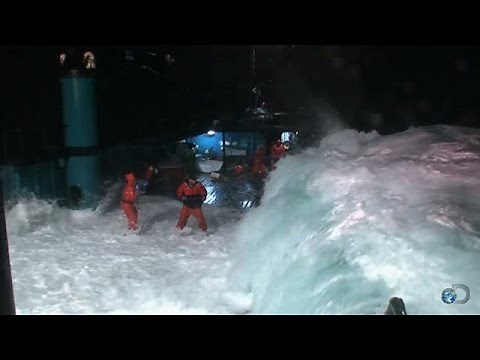 Epic Waves: Whoa | Deadliest Catch