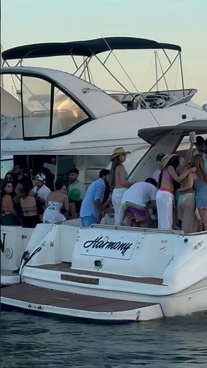 Fully Loaded Boat Party I Miami Vibes