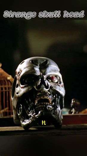 Worker picks up alien world's most powerful robot #movie #film #fyp #foryou