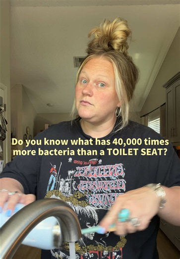 It’s called 🦠BIOFILM🦠 and it doesn’t go away when you rinse your water bottle. Consumer testing has found that reusable water bottles can harbor millions of bacteria and may contain substantially more bacteria than commonly touched household surfaces, including… 🫪 toilet seats. Like, 40,000x more. 🚽 Every time you take a sip of water, your mouth introduces saliva through the straw, which then create an environment where biofilm can thrive. Within 24 to 48 hours the inside of your water bottl