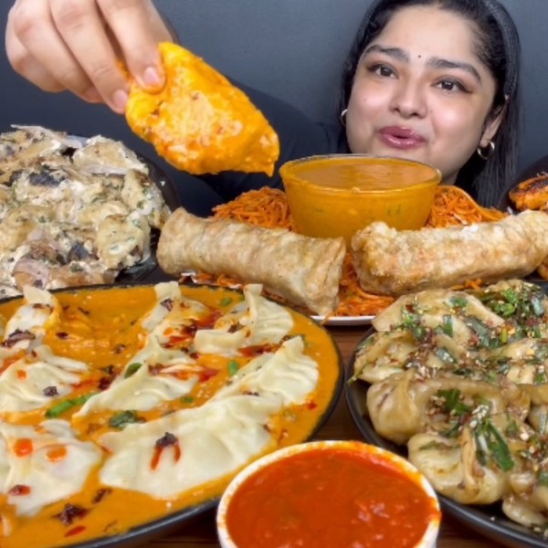 Types of momo 🔥🍻💗 ‪@MaddyEats‬ #mukbang #asmrfood #eating #streetfood #momo #noodles #bigbites