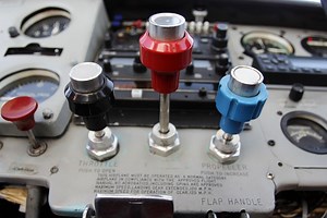 Flight Training for airplane and helicopter pilots