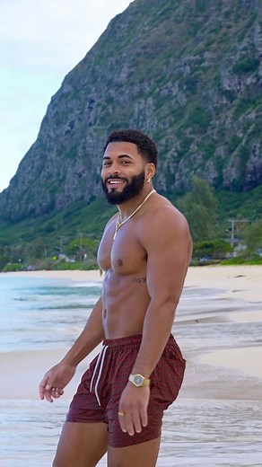 Johnny Middlebrooks on Instagram: "Feelin good livin better🤙🏾🌺"