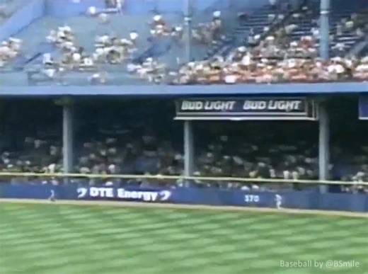 Today In 1998: Seattle #Mariners star Ken Griffey Jr. makes an amazing leaping catch to take a home run away from Detroit #Tigers batter Luis Gonzalez at Tiger Stadium! #MLB #Legend #Baseball #History | Baseball by BSmile