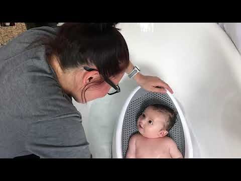 How to bathe a newborn baby | First bath tips from a real mum