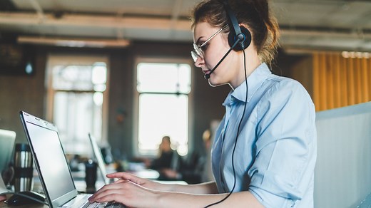 How to write winning call center scripts (2026 guide)