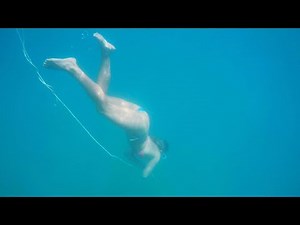 girl swims to the deep end underwater (3 in 1 Ocean Scenes) - VLOGMAS DAY 4