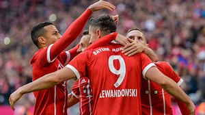 Lewandowski scores twice in Bayern romp