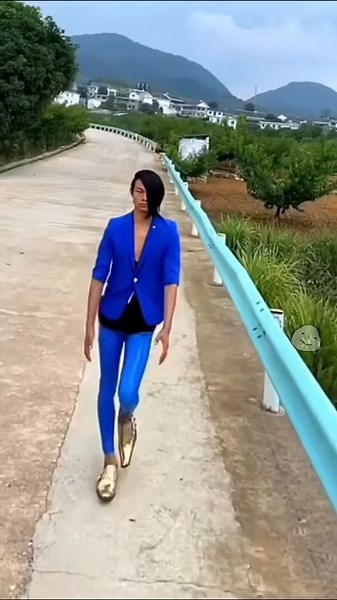 Chinese Man Running Meme: Hilarious Moments