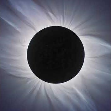 What does a total solar eclipse really look like? ☀️