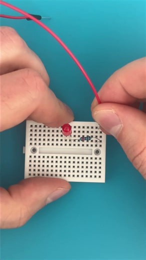 How to blink an LED with Arduino 💡 #arduino #electronics #diy #robotics #tech