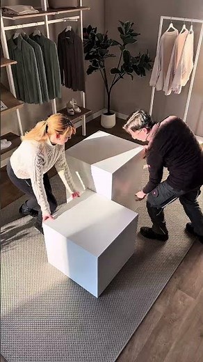 Simple store design with cubes | Boutique design ideas #retaildesign #shopinteriordesign