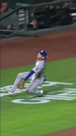 Trea Turner is SO SMOOTH with it! Makes sliding catch look SO cool!