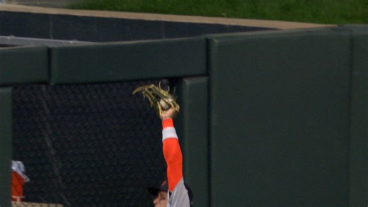 Báez se luce con atrapada