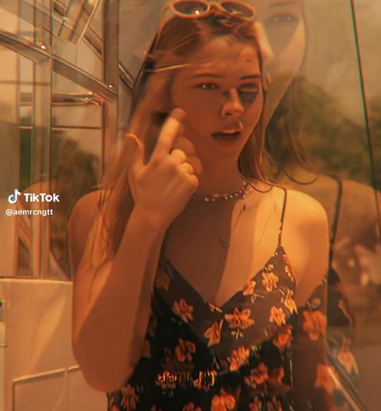 Apollo Banks Blonde Glamour Edit