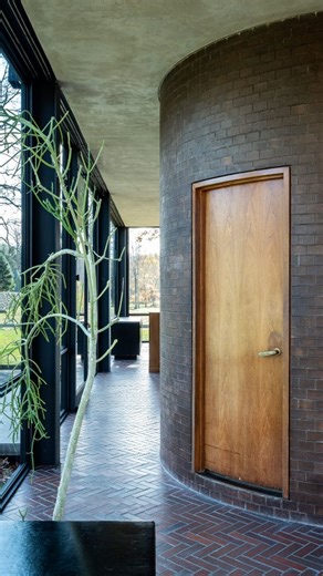 Video Feature • Visitors to The Glass House meet more than a building: they step into an idea. Created as a space for reflection, it still sparks fresh conversations about what modern architecture can be. Its legacy isn’t just in steel and glass, but in the way it keeps reshaping how people think about design, long after one leaves the property. Head to the link in bio to watch the full video on The Local Project. Photography by @tfadtomferguson. Architecture by Philip Johnson. Filmed and edited