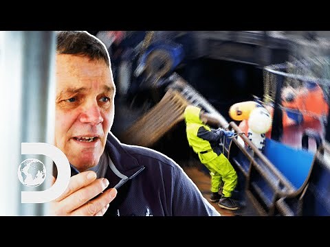 Cyclone Causes Ships To Crash In Harbour | Deadliest Catch