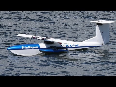 海から飛び立ち８の字旋回に成功 無人飛行艇が神戸沖で４分間の実演 新明和工業、商品化へ