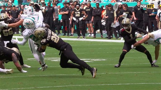 Danny Stutsman STONEWALLS De’Von Achane at line of scrimmage