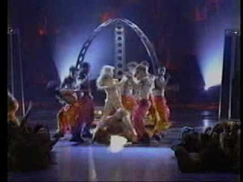 Britney Spears - (I Can't Get No) Satisfaction & Oops!...I Did It Again Live @ the 2000 MTV VMAs