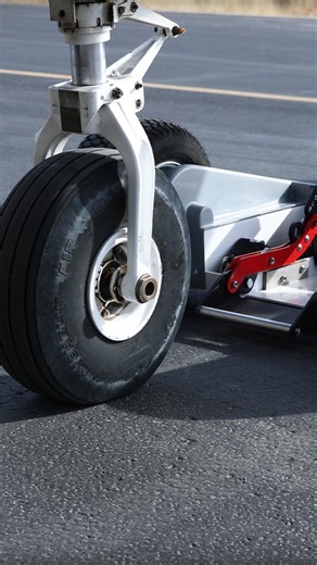 The EZ loading EZ Load tug attachment 😎 #besttugs #bestaviation #pilatus12 | Best Tugs