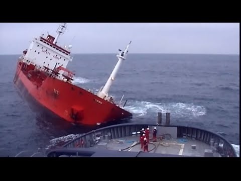 Moments before big ships sunk into the ocean floor | Sinking Ships Caught On Camera