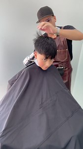 hoy me tocó aprender a hacer un corte de cabello cola de pato | Gutibarber89
