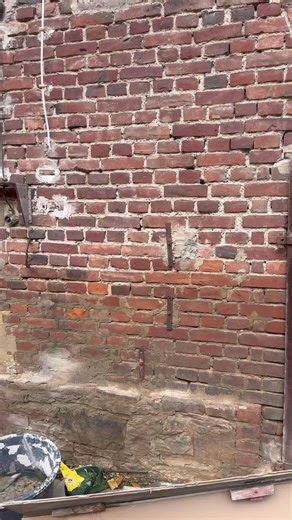 @GTDasHandwerk was kann man da machen Herr Maurer ? 😅#brickwork #repairs #helpingothers