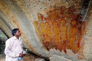 10,000-year-old cave paintings depicting aliens found in India | ANN