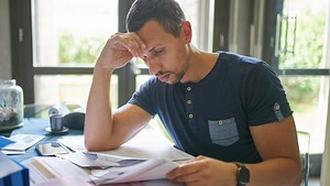 Consumer sentiment drops while Americans 'not confident' in future