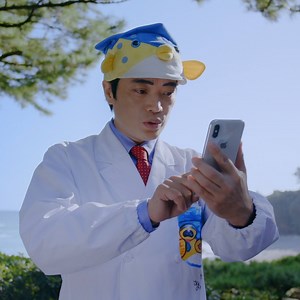 Google アプリの新機能「写真でお店検索」。さかなクンのように「近くの刺身」と検索すると、美味しそうな刺身の写真が並んだ画面から、行きたいお店を探すことができます。営業時間など、お店の情報を確認することも。まずは、Google アプリをダウンロード。 | Google