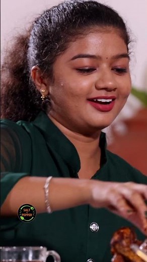 സരിത ചേച്ചി ഒരു കാൽ പിടിച്ചുകൊണ്ടു നിൽക്കുന്നു #OnionChickenButterShawai #ChickenShawai #Shawai