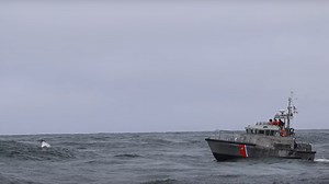 One dead, two still missing following a capsizing on the Columbia River Bar