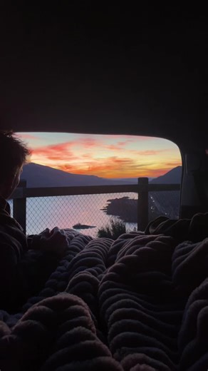 Eva (@evasernande)’s video of me hearing this song for the first time