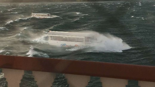 17 people killed after duck boat capsized