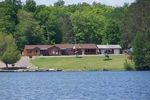 Louie's Landing Bar and Grill - Hayward Lakes