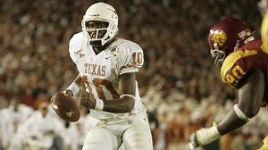 One of the greatest National Championships EVER. When Vince Young and the Texas Longhorns pulled off a thrilling upset against USC in the 2006 Rose Bowl! 🌹 (via NFL Throwback) | NFL